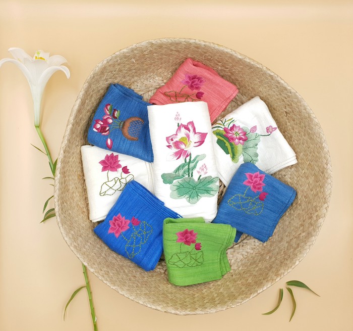 Ý nghĩa thực sự của chiếc khăn tay trong văn hoá tặng quà truyền thống