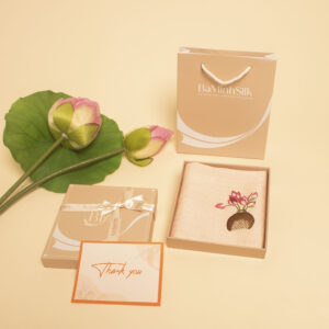 cách đóng gói khăn tay thêu bình sen hồng h05