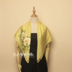 quàng khăn lụa vuông vàng vẽ mẫu đơn 85x85cm