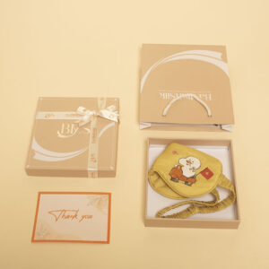 cách đóng gói bịt mắt lụa vàng 01 vịt con yêu nước