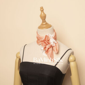 khăn lụa vuông 2 màu trắng hồng 80x80cm thắt khăn