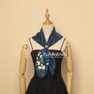 quàng khăn lụa vuông xanh coban hoa linh lan 70x70